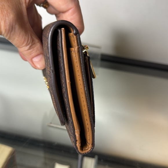 EUC Michael Kors Jet Set Large Signature Snap-Font Tri-fold Wallet - Picture 2 of 6